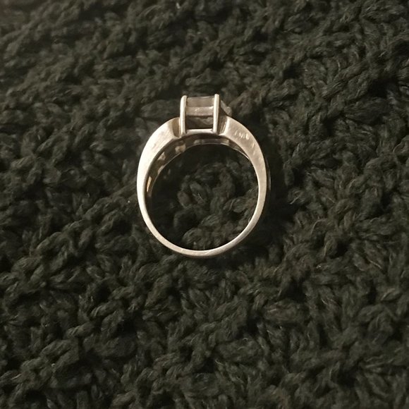 Sterling Silver Cubic Zirconia Ring - Picture 4 of 4